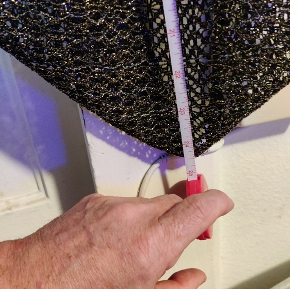 Black & Gold Scalloped short Sleeves with open front. - Picture 3 of 9